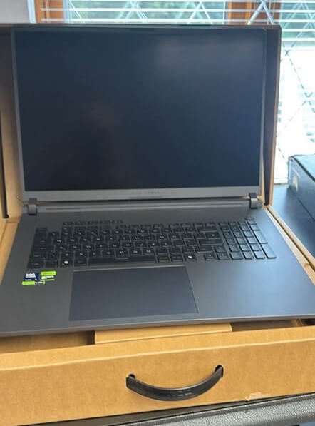 ASUS ROG Strix G815 18" Gaming Laptop NVIDIA® GeForce RTX™ 5080, Ultra 9, 2TB SSD,32GB DDR5